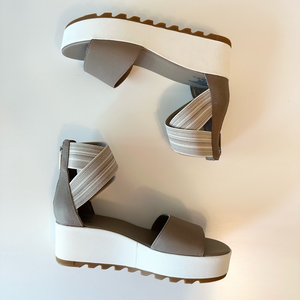 Sorel Cameron Flatform Ankle Strap Sandals Tan and White